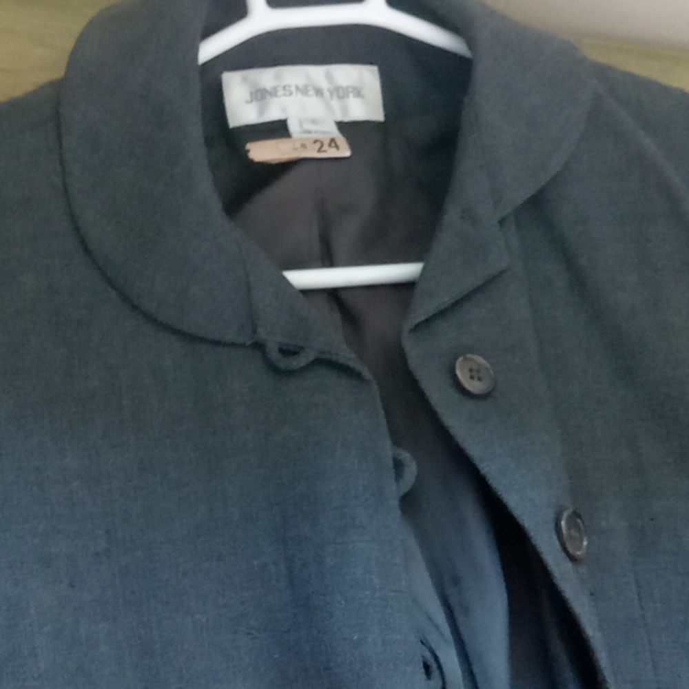 GRAY JONES OF NEW YORK  PANT SUIT